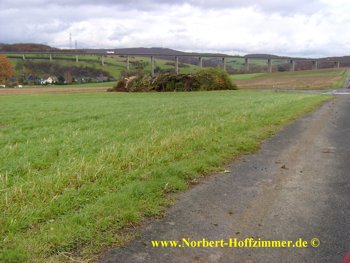 Das Martinsfeuer in Bengen ist vorbereitet