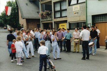 "Dorfmusikanten Bengen beim Stndchen am Bengener Backes"